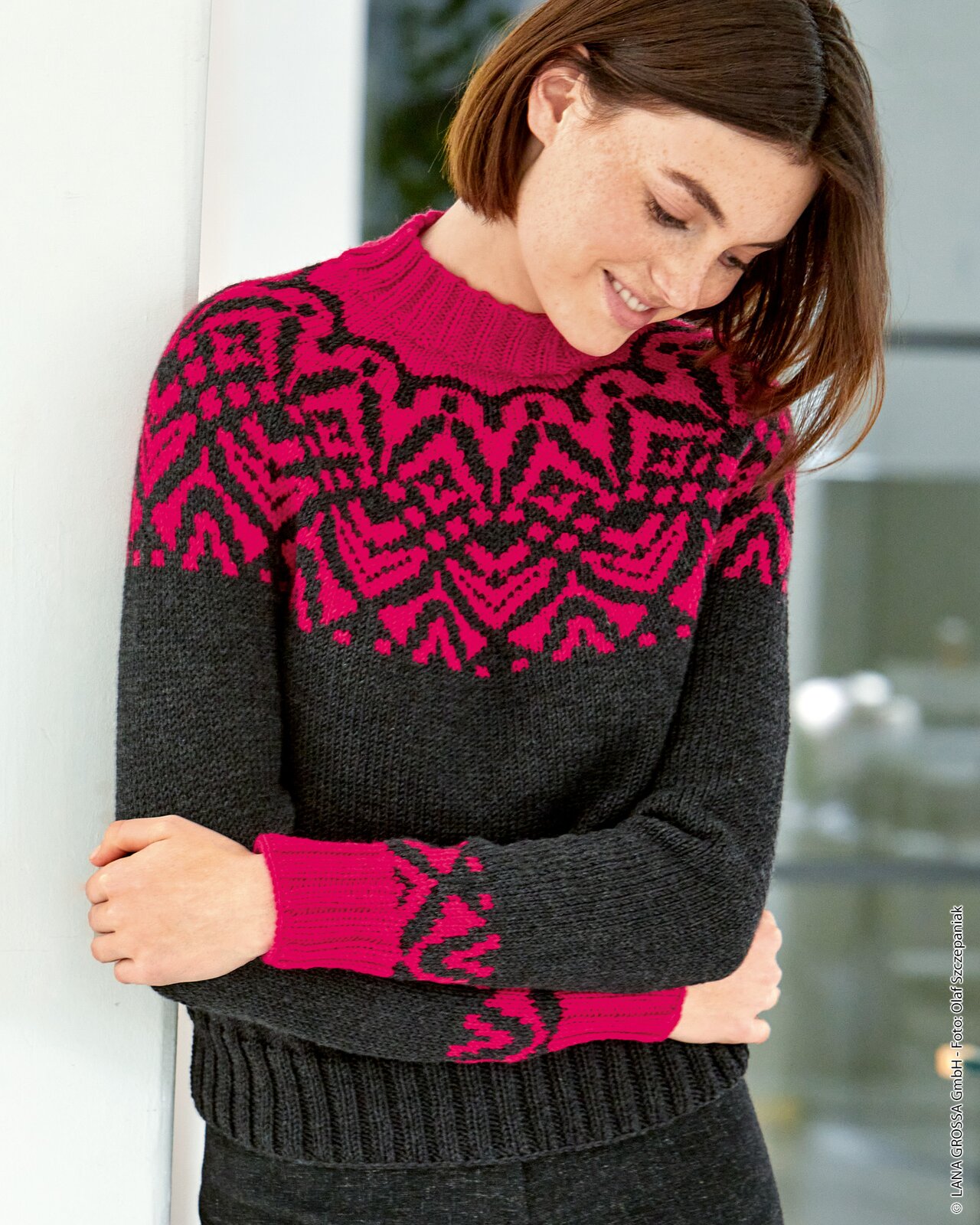 Effektvoller Rundpassenpullover – Woolplace